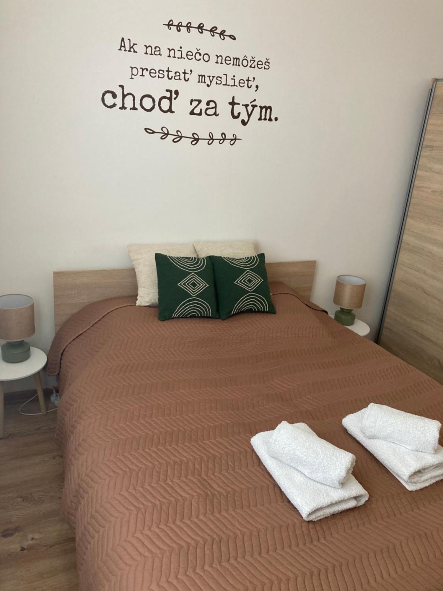 Apartman Nedaleko Centra Mesta Michalovce Dış mekan fotoğraf